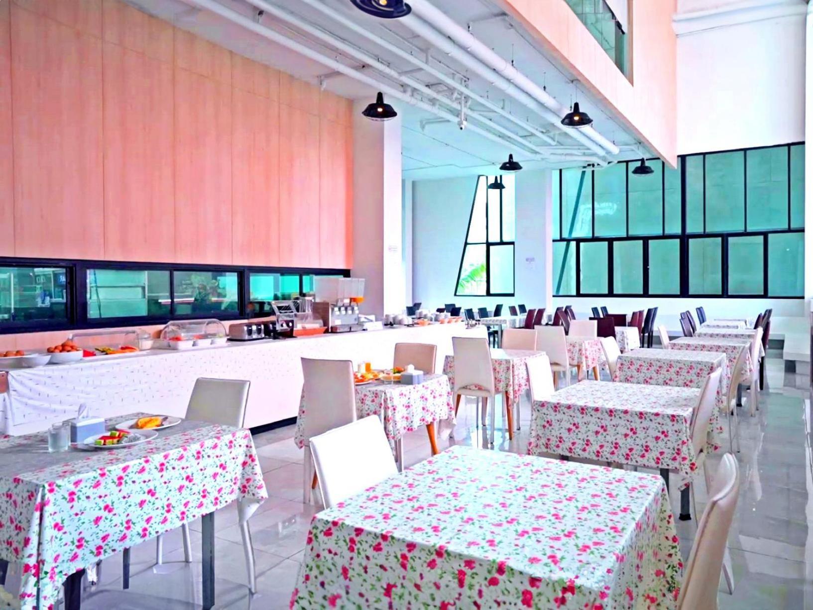 Phoenix Grand Patong Exterior photo