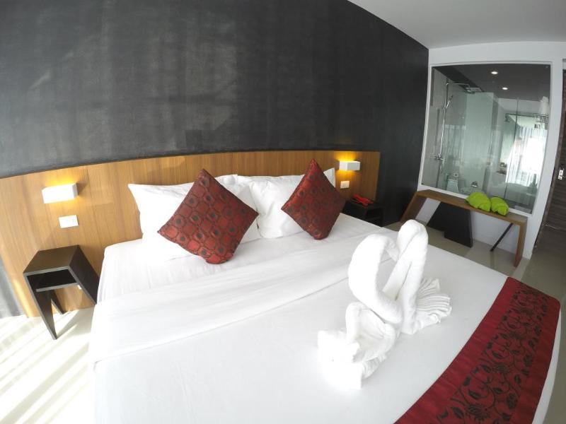 Phoenix Grand Patong Exterior photo