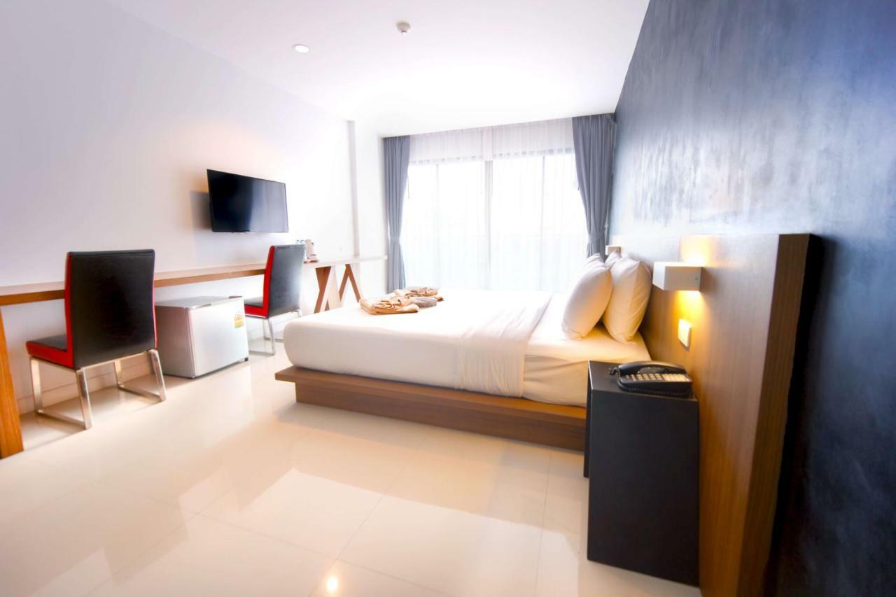 Phoenix Grand Patong Exterior photo